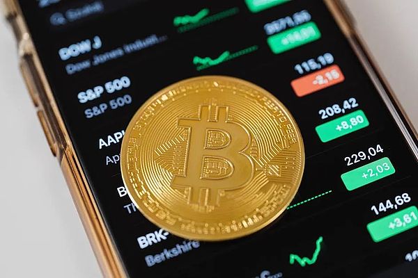 区块链开发语言的王者之争：Move、Solidity与Rust谁能笑到最后？