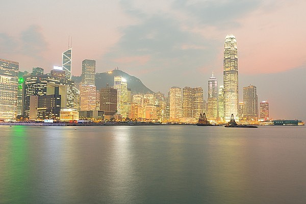 稳定币的生死时速：企业如何在2025监管风暴中突围