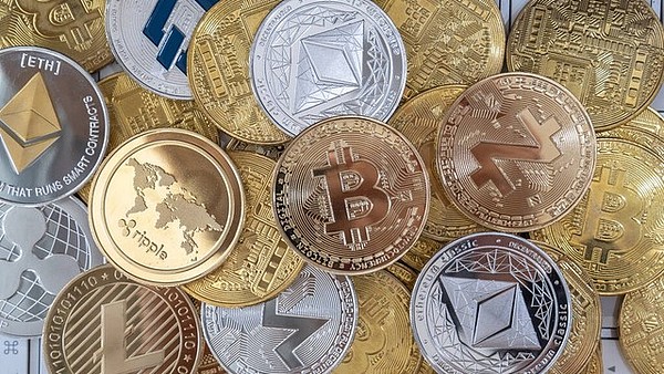 加密货币的十字路口：比特币横盘整理，山寨币或迎最后阵痛？
